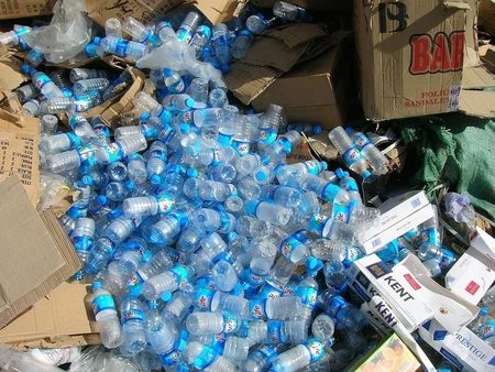 Máis do 80% dos españois admite que non recicla tanto como debería e a metade ten dúbidas sobre reciclar plástico